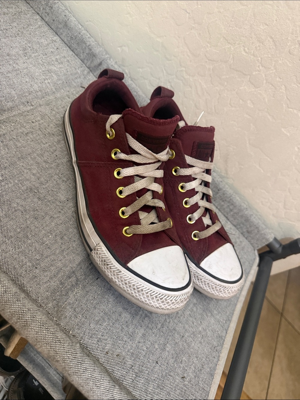 Converse Low Top Sneakers Burgundy with White Toe Caps